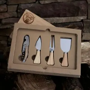 Cheeseboard, with 4 knives in display gift book